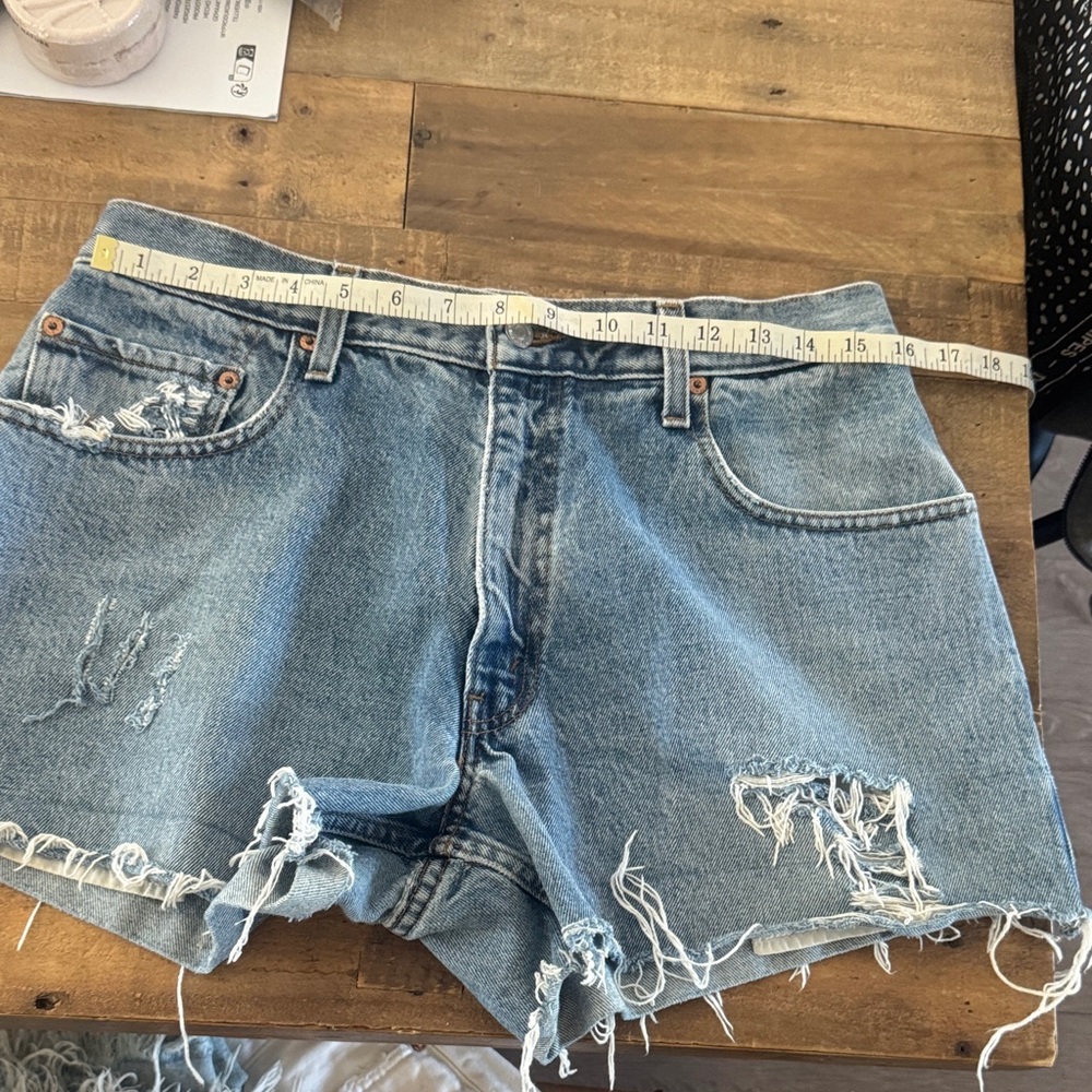 Levi’s Distressed Denim Women Shorts